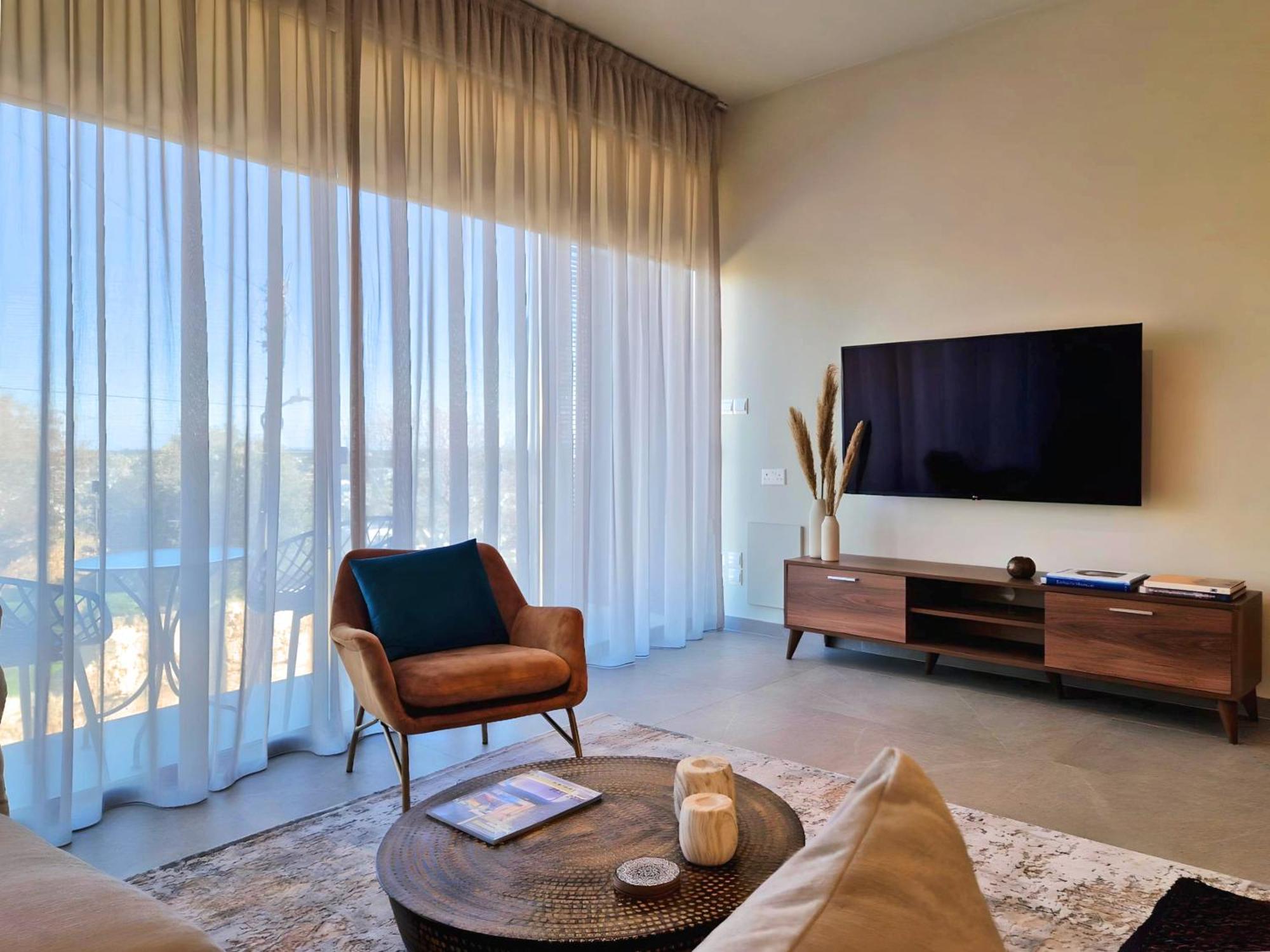 Aeon Residences - In The Heart Of Пафос Экстерьер фото